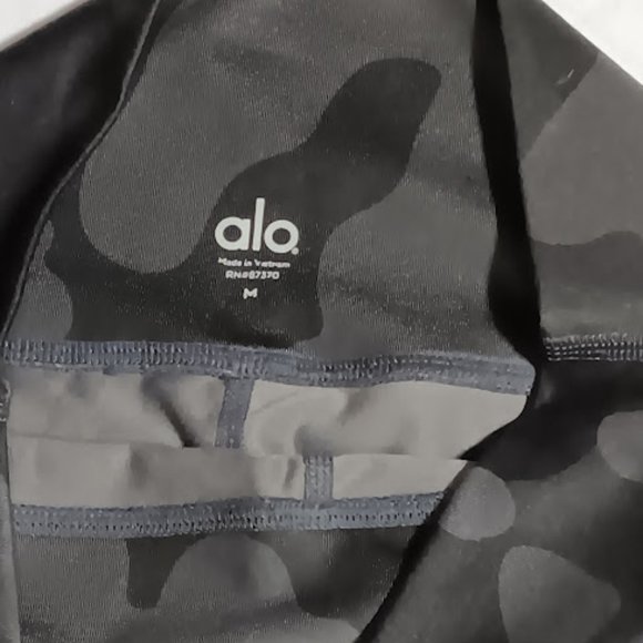 ALO Yoga Airbrush Capri Legging High Rise, M - Picture 5 of 5